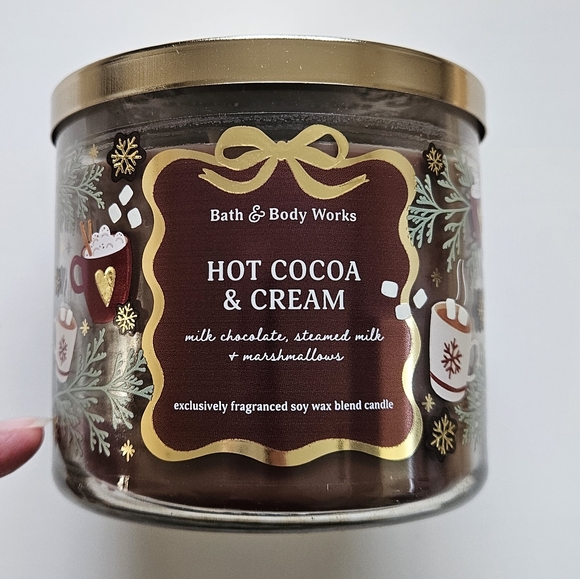 NWT Bath & Body Works Hot Cocoa & Cream Candle with Gold Lid - Picture 1 of 12